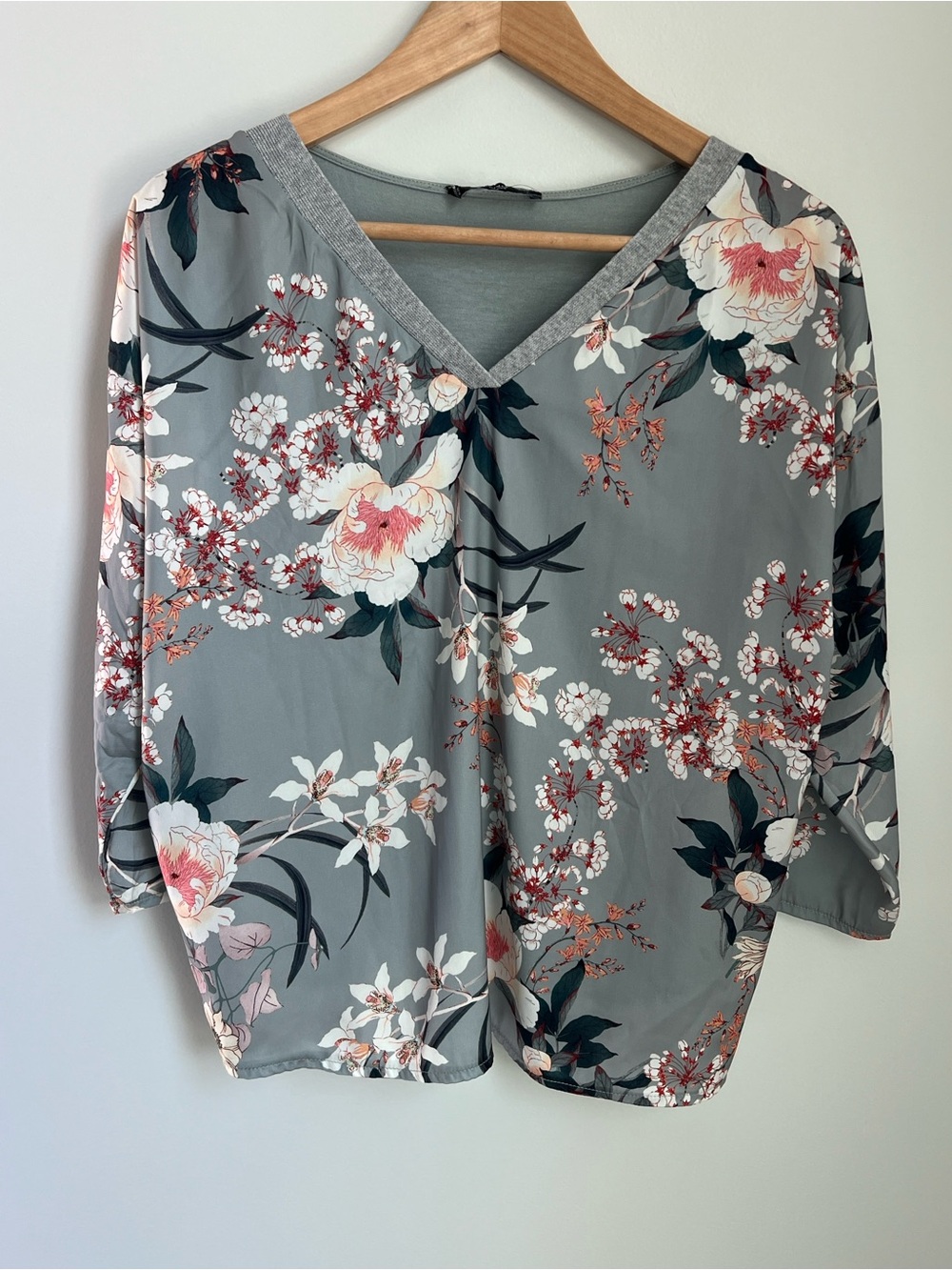 MNG Basics | Floral V-Neck Tunic in Gray with Pink and Cream Blooms Size XS